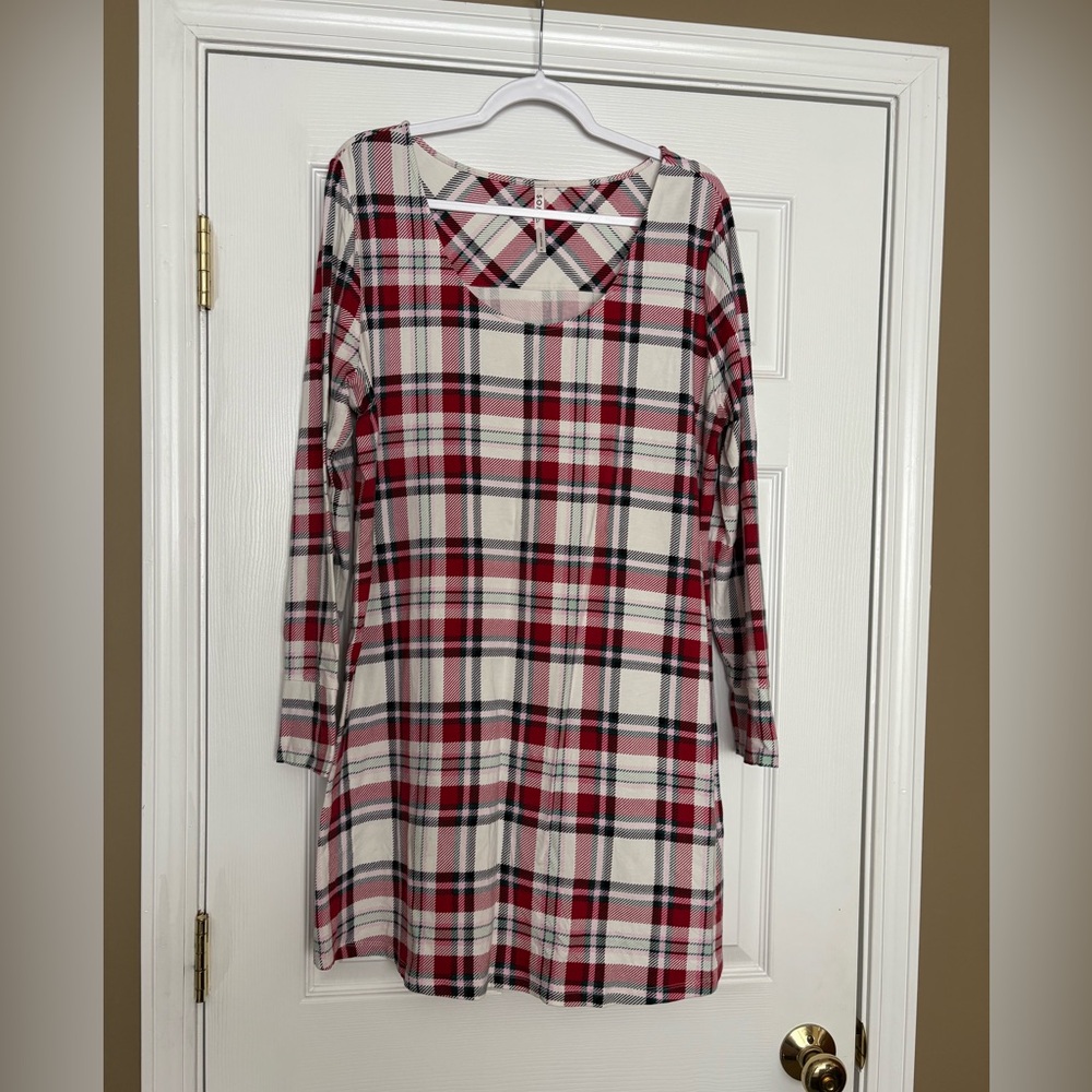 SOMA Red and White Plaid Long Sleeve nightshirt/dress